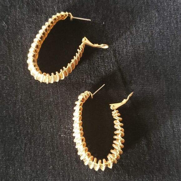 Stylish Ridged Goldtone Hoop Earrings - Picture 4 of 6